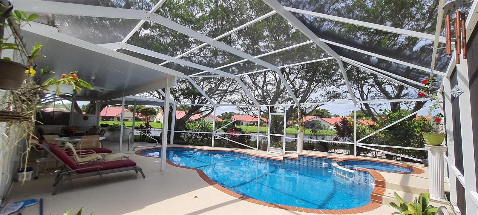 PRIVATE POOL / JACUZZI