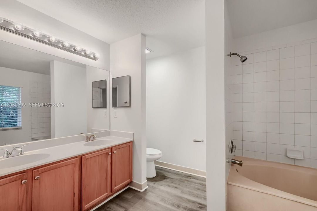 На продажу: $399,900 (4 спален, 2 ванн, 2161 Квадратных фут)