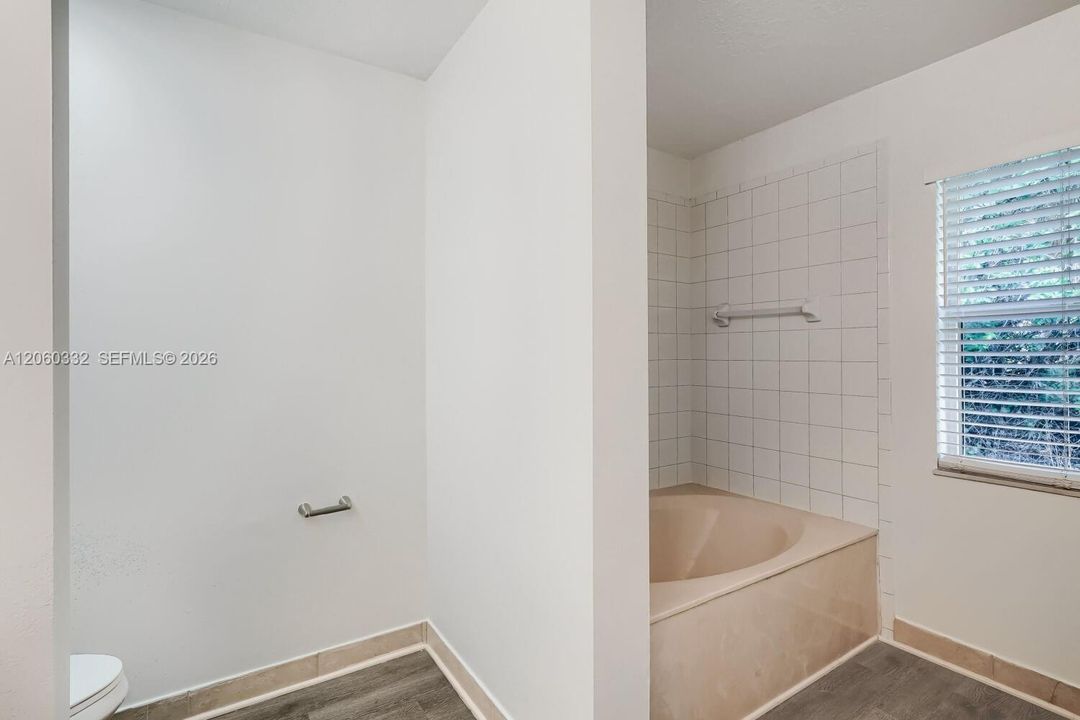 На продажу: $399,900 (4 спален, 2 ванн, 2161 Квадратных фут)
