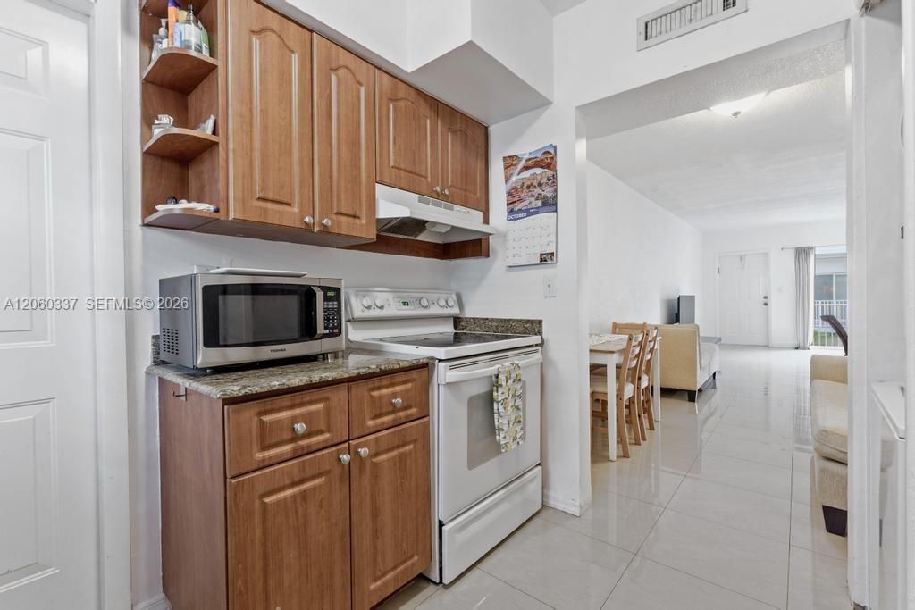На продажу: $385,000 (2 спален, 2 ванн, 1092 Квадратных фут)