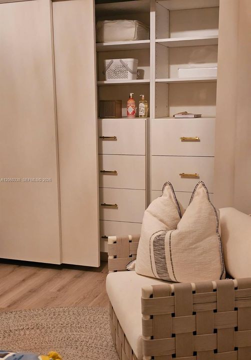 For Rent: $3,400 (2 beds, 1 baths, 960 Square Feet)