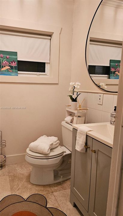 For Rent: $3,400 (2 beds, 1 baths, 960 Square Feet)
