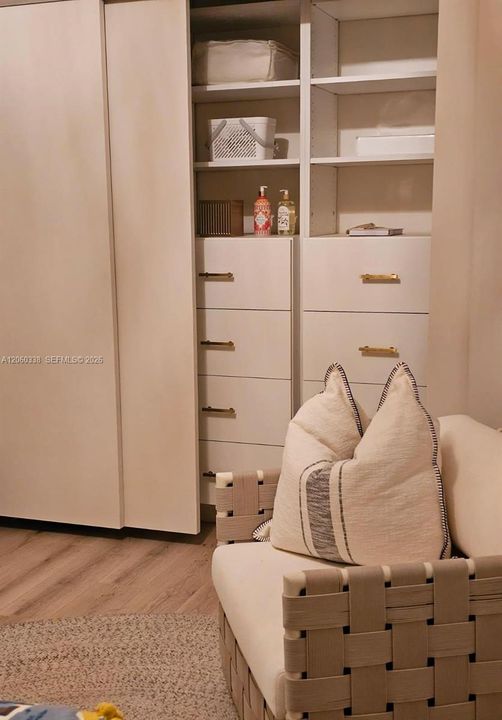 For Rent: $3,400 (2 beds, 1 baths, 960 Square Feet)