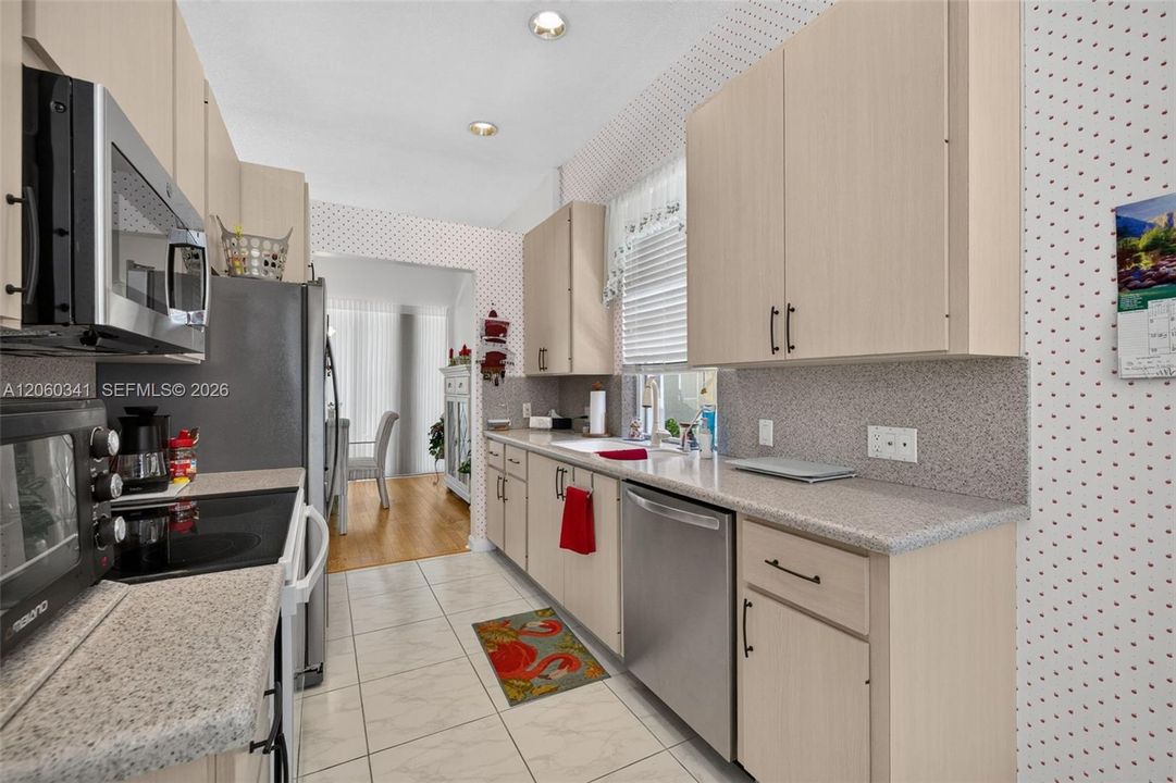 На продажу: $350,000 (3 спален, 2 ванн, 1604 Квадратных фут)