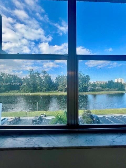 For Sale: $155,000 (1 beds, 1 baths, 658 Square Feet)
