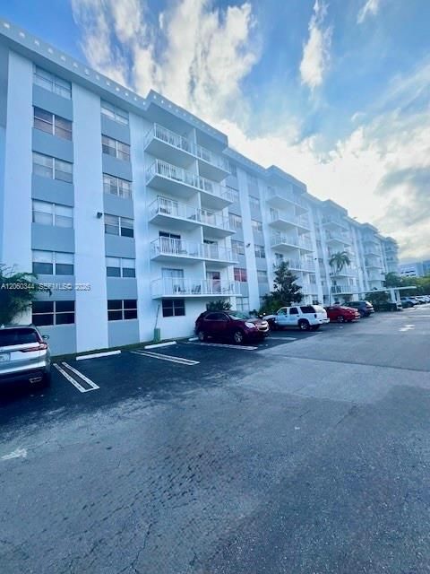 For Sale: $155,000 (1 beds, 1 baths, 658 Square Feet)