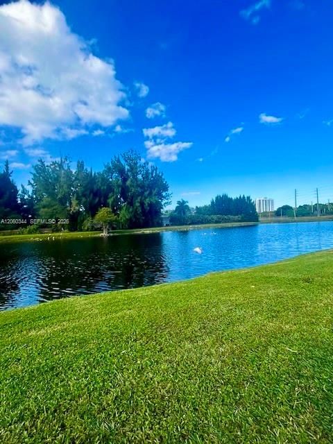 For Sale: $155,000 (1 beds, 1 baths, 658 Square Feet)