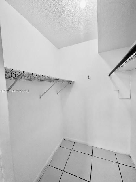 For Sale: $155,000 (1 beds, 1 baths, 658 Square Feet)