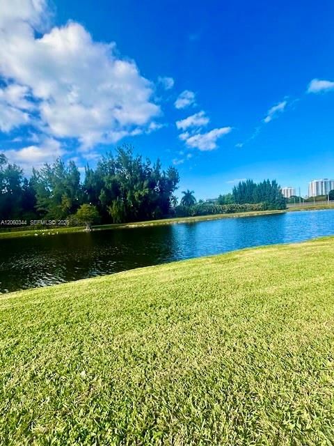 For Sale: $155,000 (1 beds, 1 baths, 658 Square Feet)