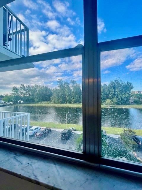 For Sale: $155,000 (1 beds, 1 baths, 658 Square Feet)