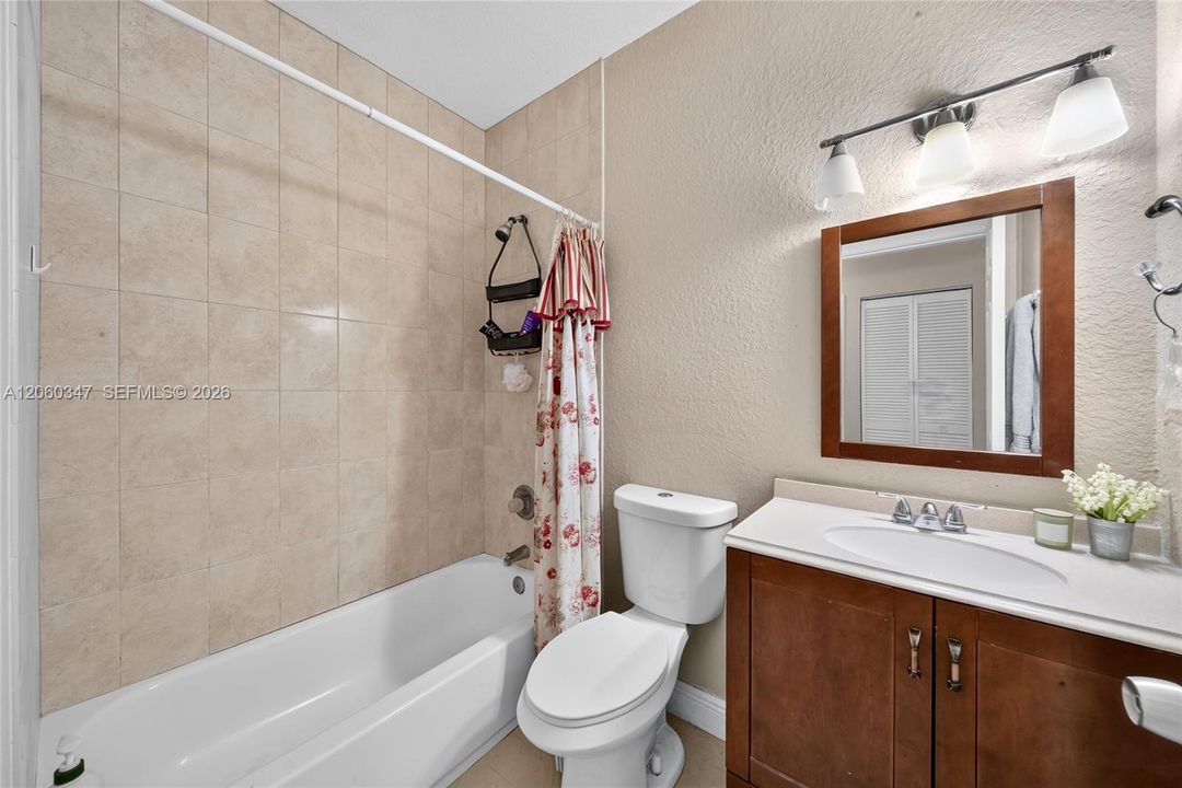 En Venta: $719,000 (4 camas, 3 baños, 2120 Pies cuadrados)
