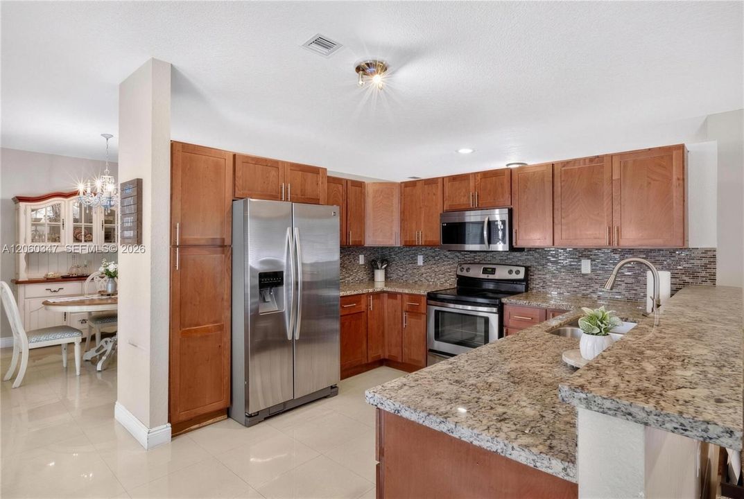 En Venta: $719,000 (4 camas, 3 baños, 2120 Pies cuadrados)