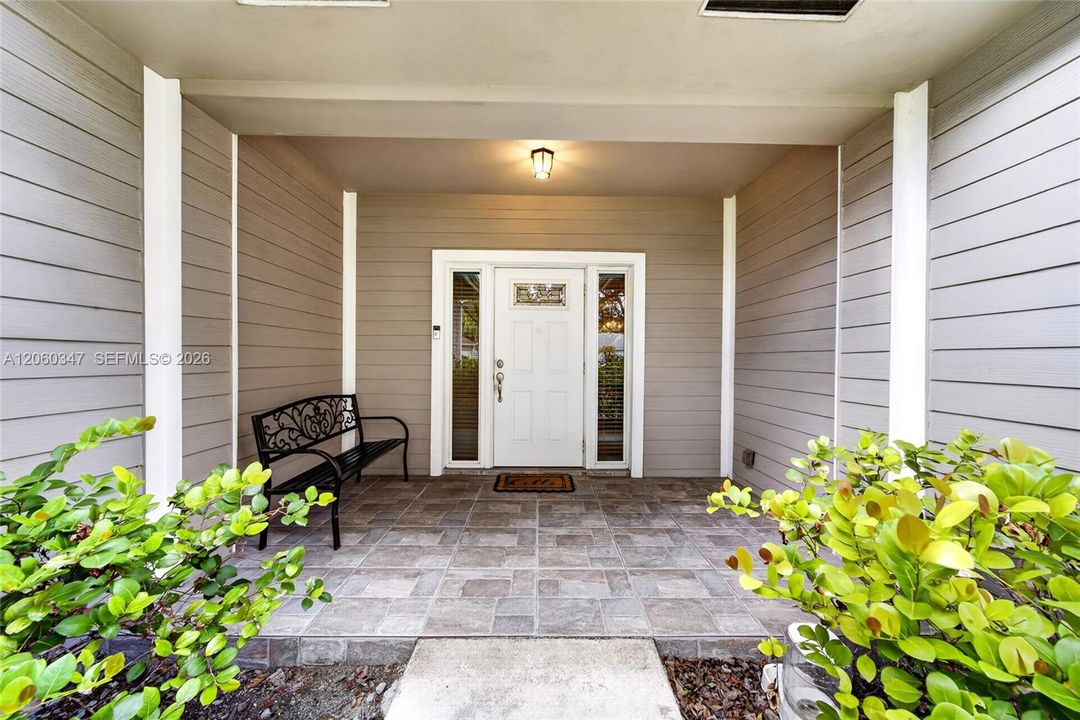 En Venta: $719,000 (4 camas, 3 baños, 2120 Pies cuadrados)