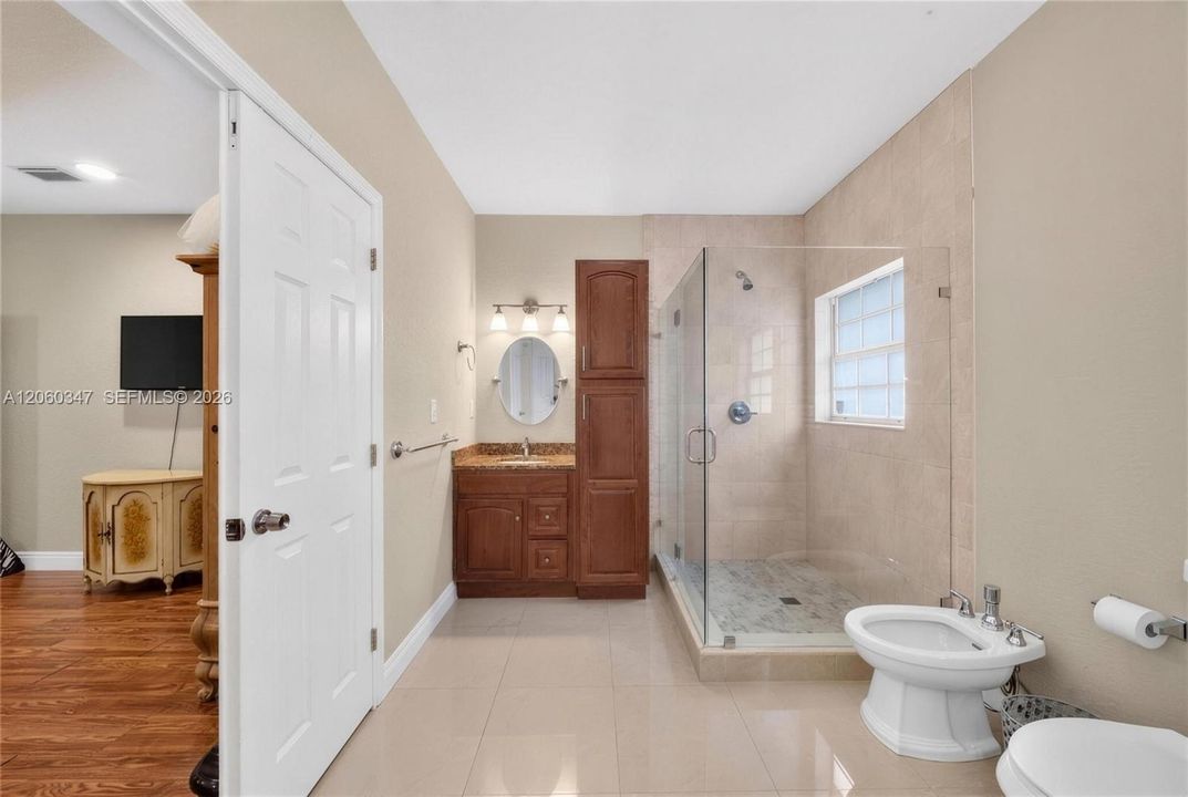 En Venta: $719,000 (4 camas, 3 baños, 2120 Pies cuadrados)