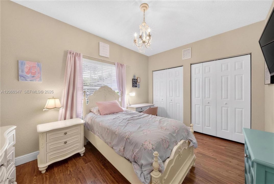 En Venta: $719,000 (4 camas, 3 baños, 2120 Pies cuadrados)