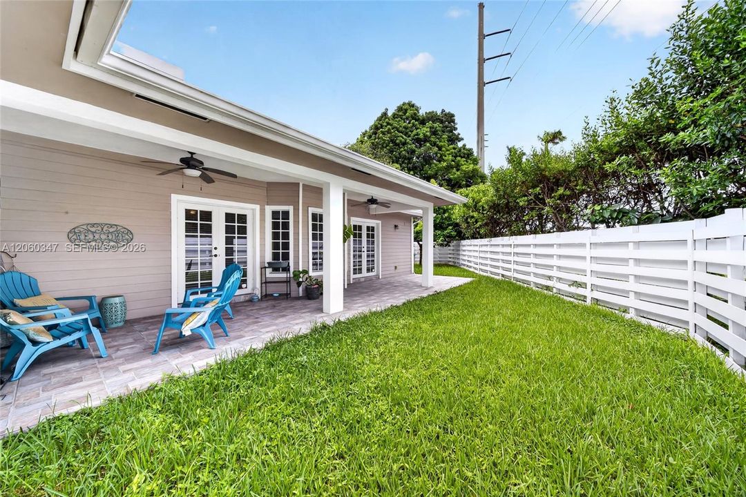 En Venta: $719,000 (4 camas, 3 baños, 2120 Pies cuadrados)