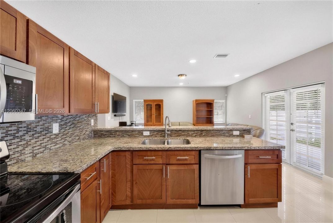 En Venta: $719,000 (4 camas, 3 baños, 2120 Pies cuadrados)
