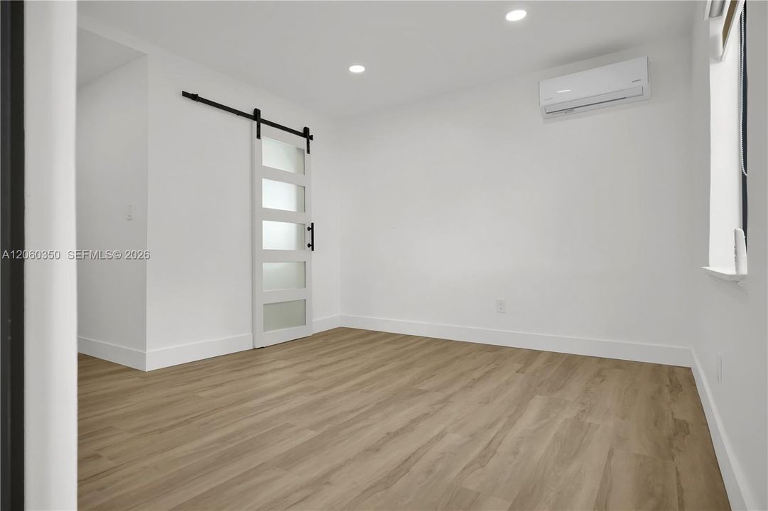 В аренду: $1,450 (0 спален, 1 ванн, 350 Квадратных фут)