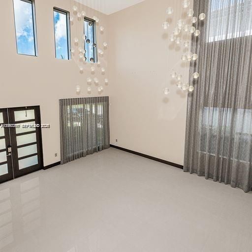 En Renta: $6,500 (4 camas, 3 baños, 2847 Pies cuadrados)