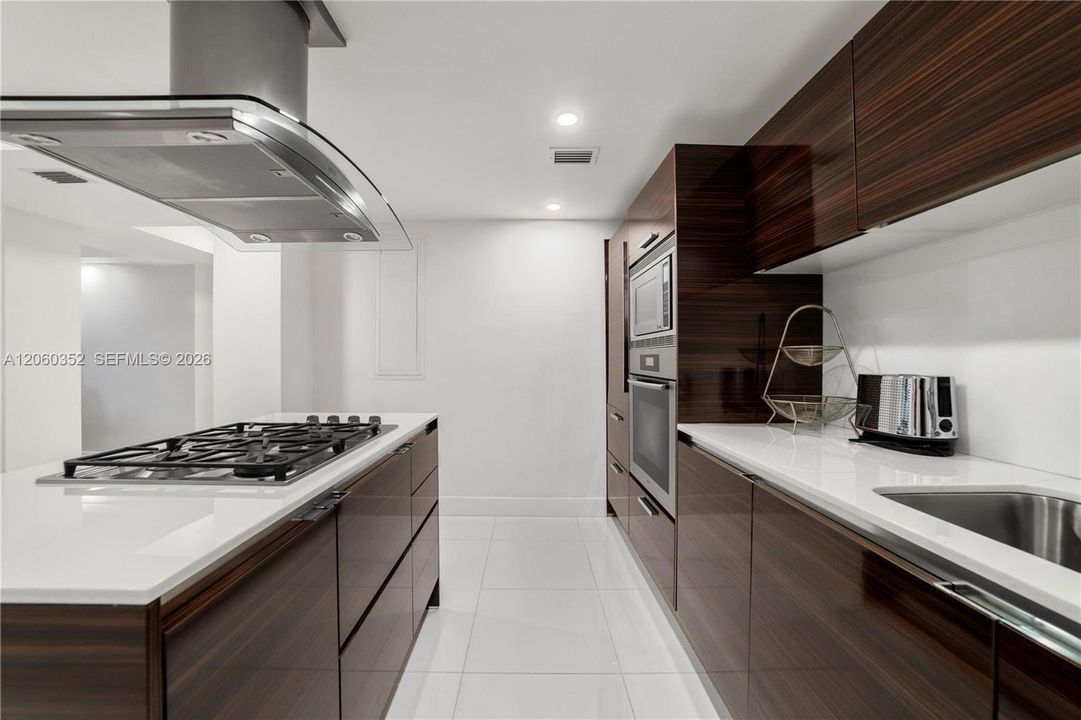 На продажу: $1,595,000 (2 спален, 2 ванн, 1609 Квадратных фут)