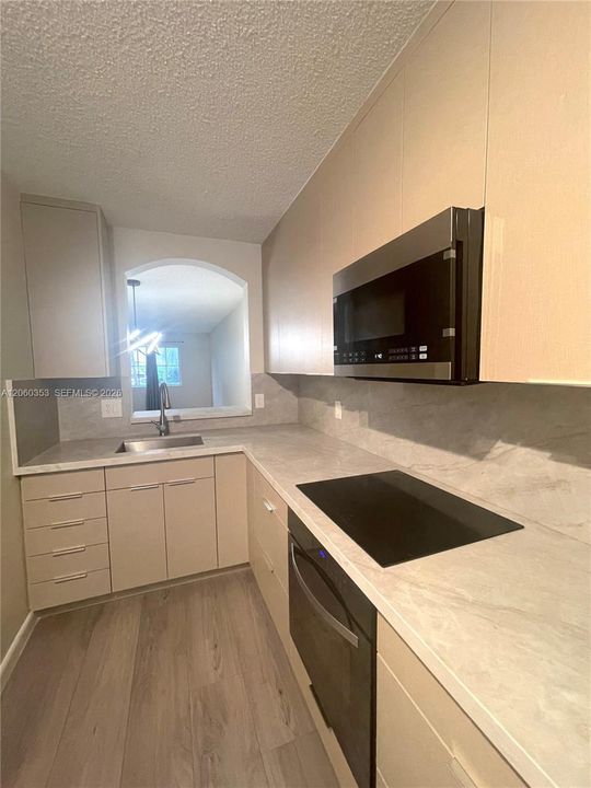 В аренду: $2,600 (2 спален, 2 ванн, 815 Квадратных фут)
