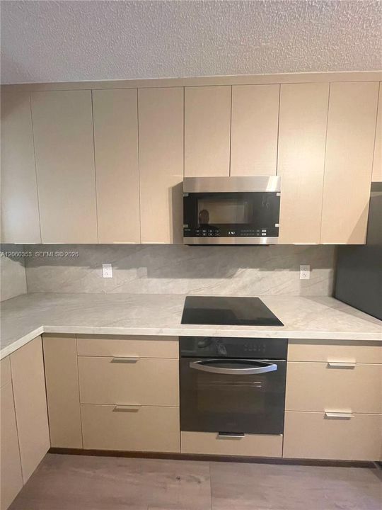 В аренду: $2,600 (2 спален, 2 ванн, 815 Квадратных фут)