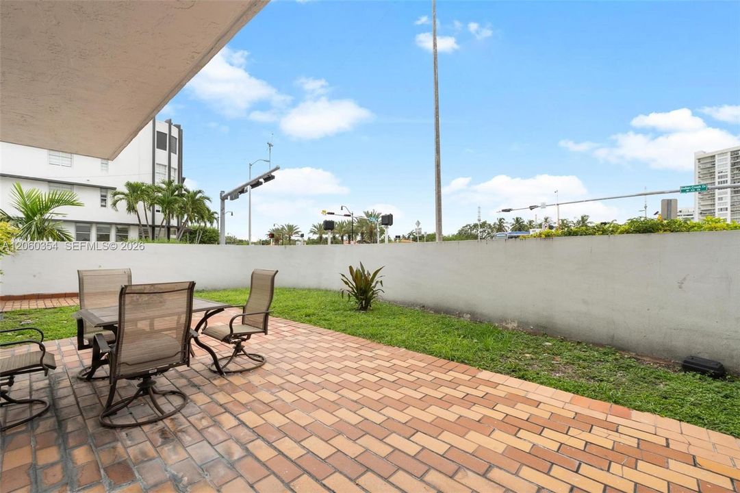 В аренду: $3,300 (2 спален, 2 ванн, 944 Квадратных фут)