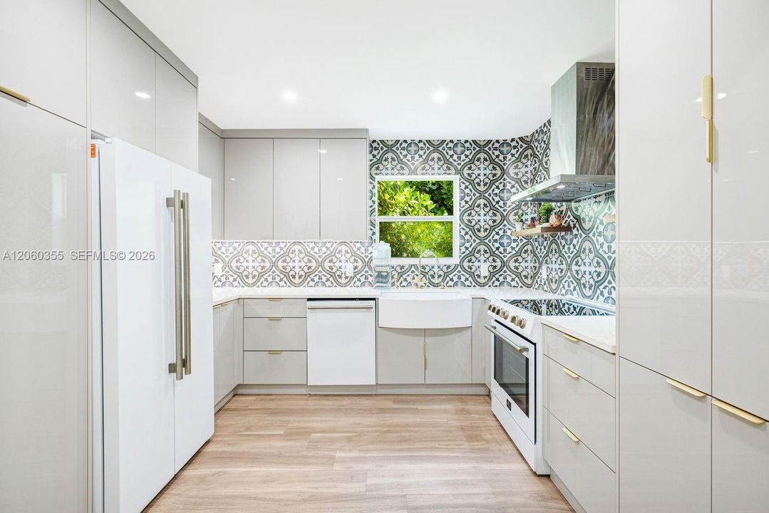 For Sale: $1,050,000 (3 beds, 2 baths, 1394 Square Feet)