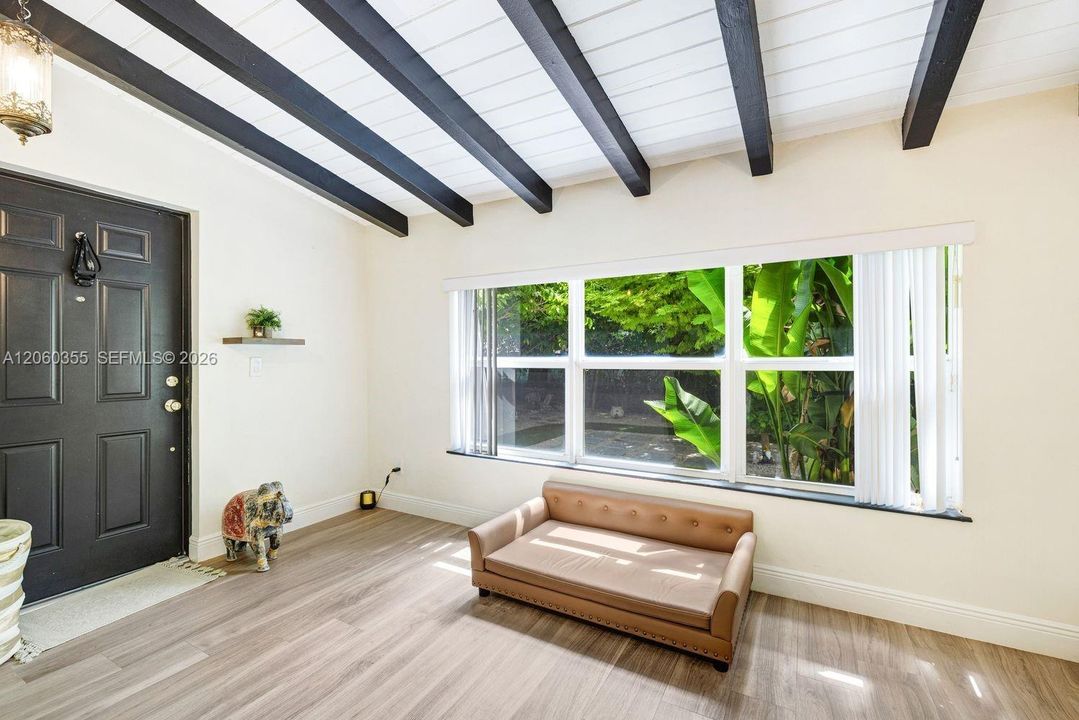 For Sale: $1,050,000 (3 beds, 2 baths, 1394 Square Feet)