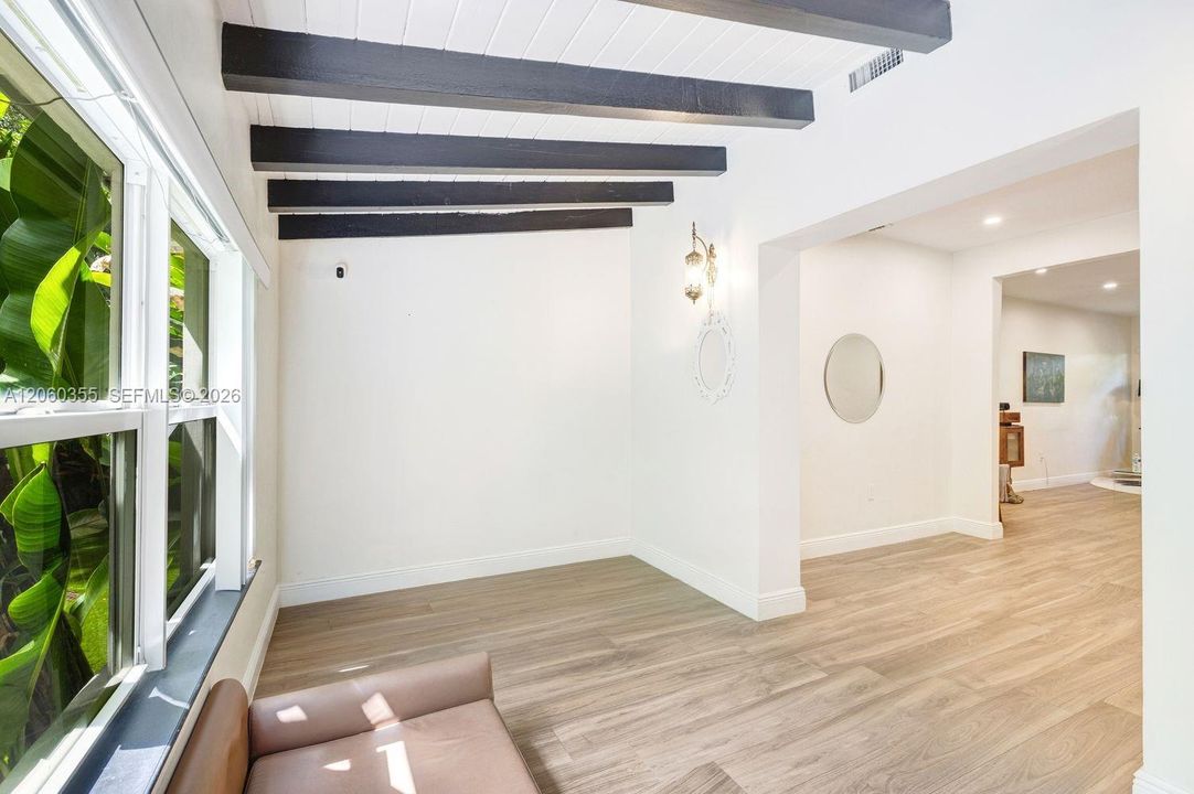 For Sale: $1,050,000 (3 beds, 2 baths, 1394 Square Feet)