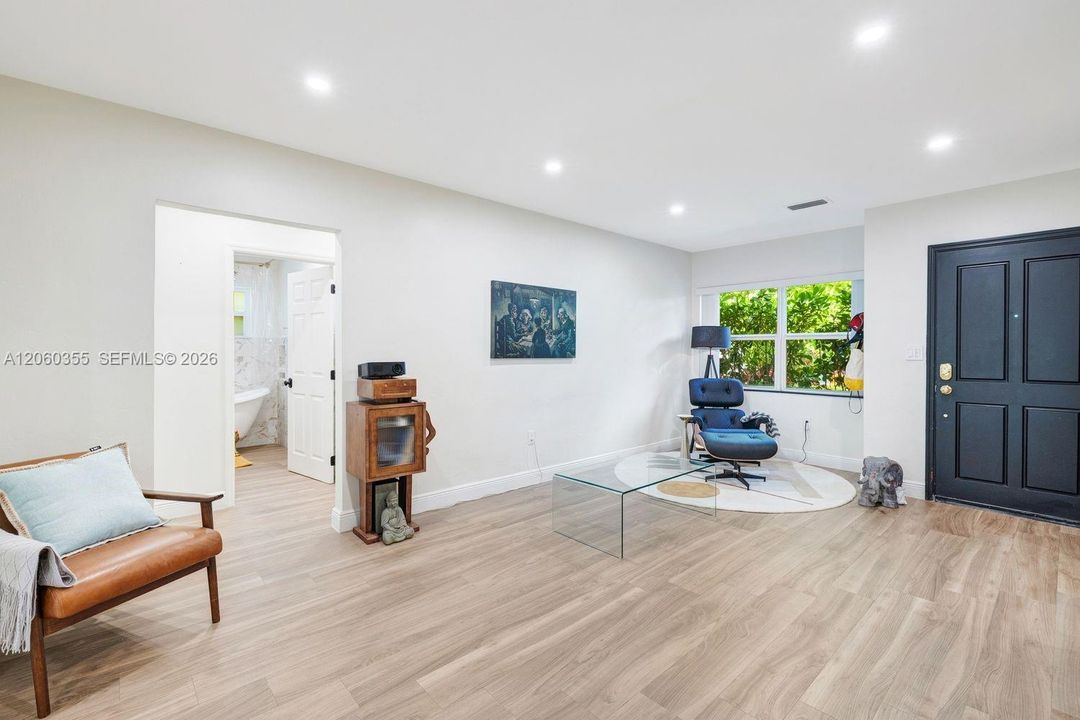 For Sale: $1,050,000 (3 beds, 2 baths, 1394 Square Feet)