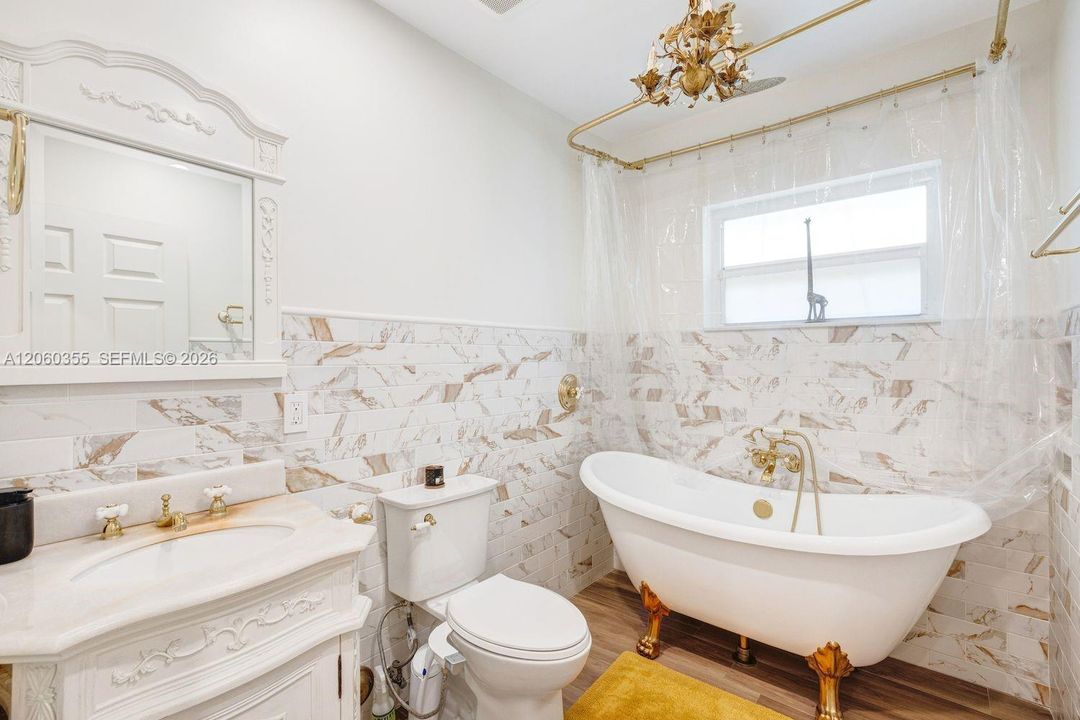 For Sale: $1,050,000 (3 beds, 2 baths, 1394 Square Feet)