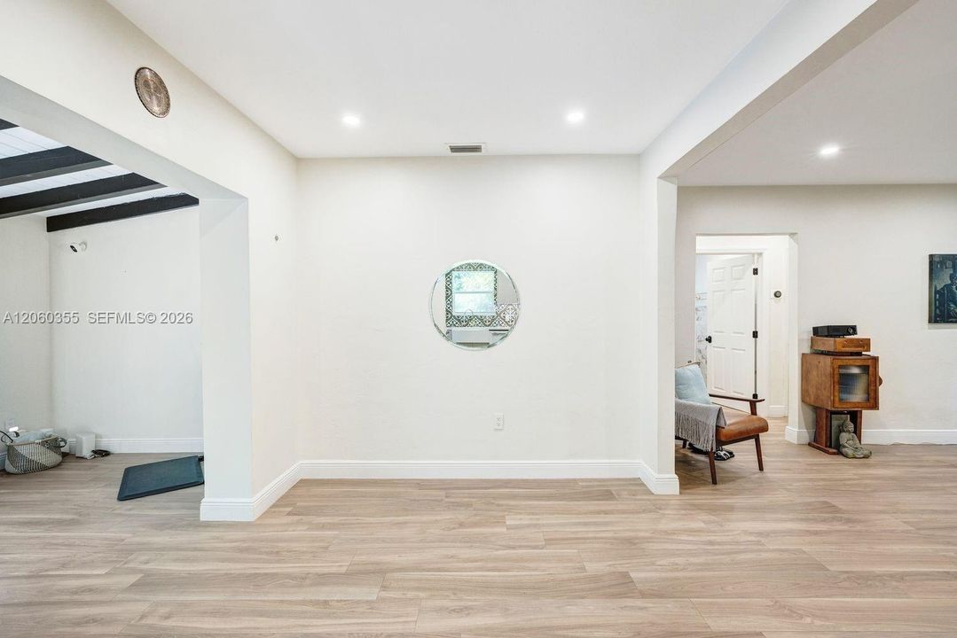 For Sale: $1,050,000 (3 beds, 2 baths, 1394 Square Feet)