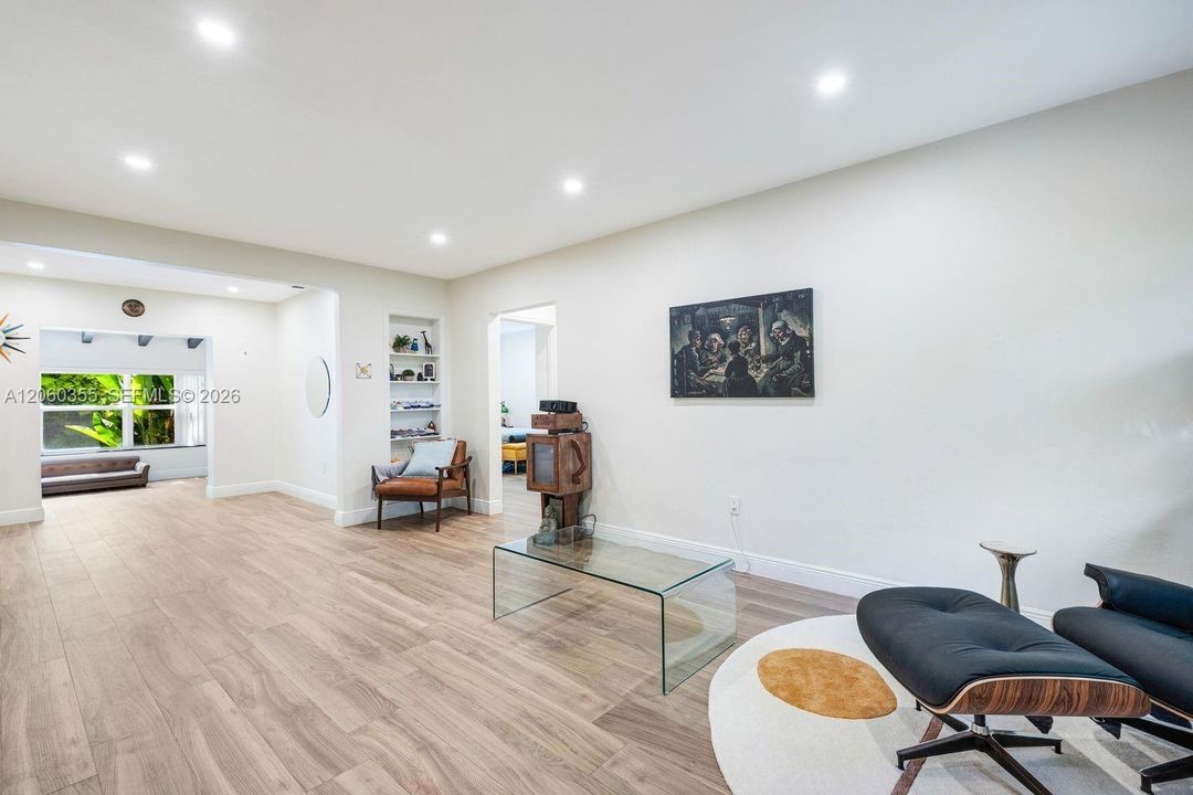 For Sale: $1,050,000 (3 beds, 2 baths, 1394 Square Feet)