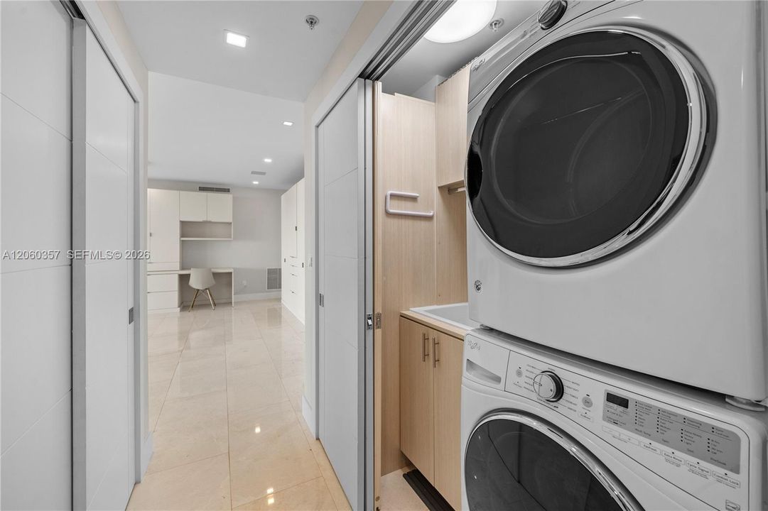 На продажу: $3,450,000 (2 спален, 2 ванн, 2110 Квадратных фут)
