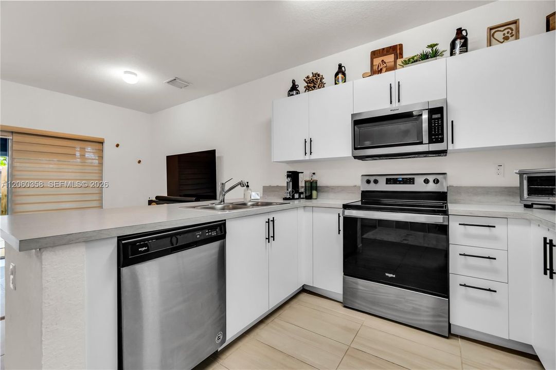 На продажу: $365,000 (3 спален, 3 ванн, 1440 Квадратных фут)
