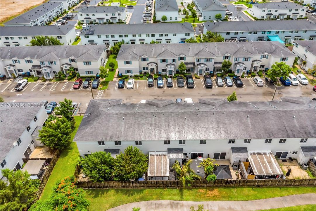На продажу: $365,000 (3 спален, 3 ванн, 1440 Квадратных фут)