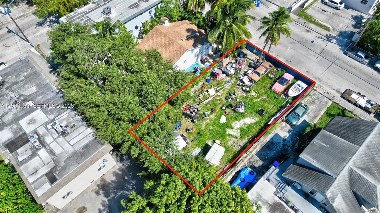 En Venta: $650,000 (0.11 acres)