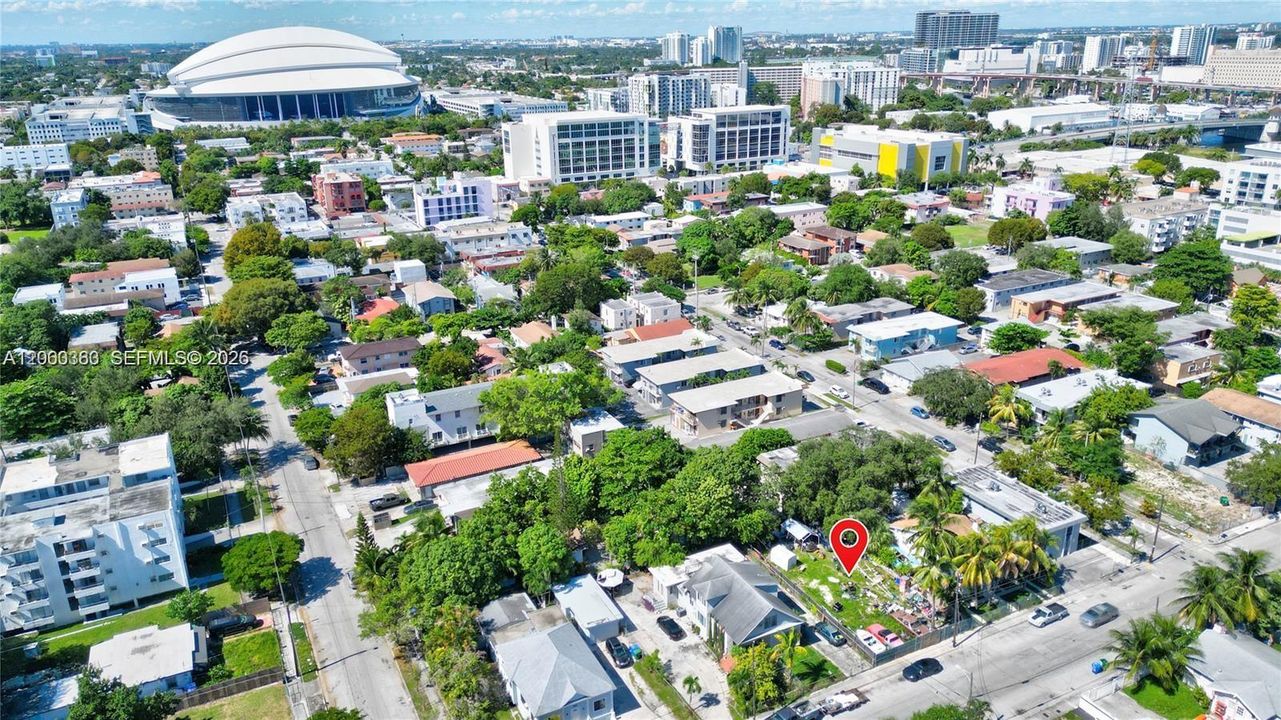 En Venta: $650,000 (0.11 acres)