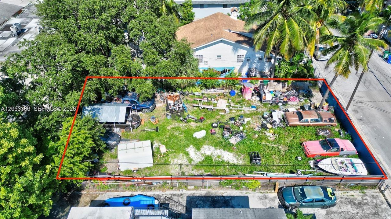 En Venta: $650,000 (0.11 acres)