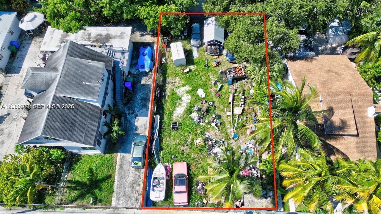 En Venta: $650,000 (0.11 acres)