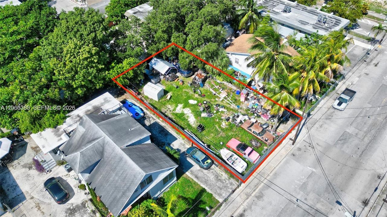 En Venta: $650,000 (0.11 acres)