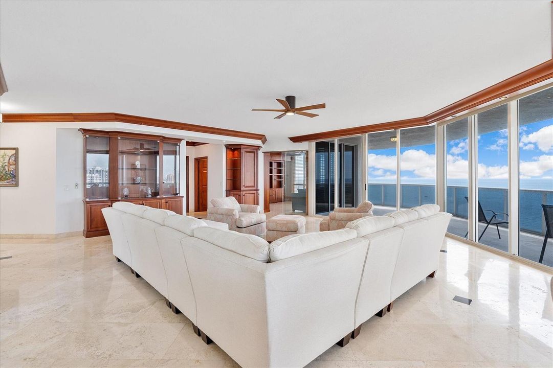 09-3100 N Ocean Blvd apt 1210_007