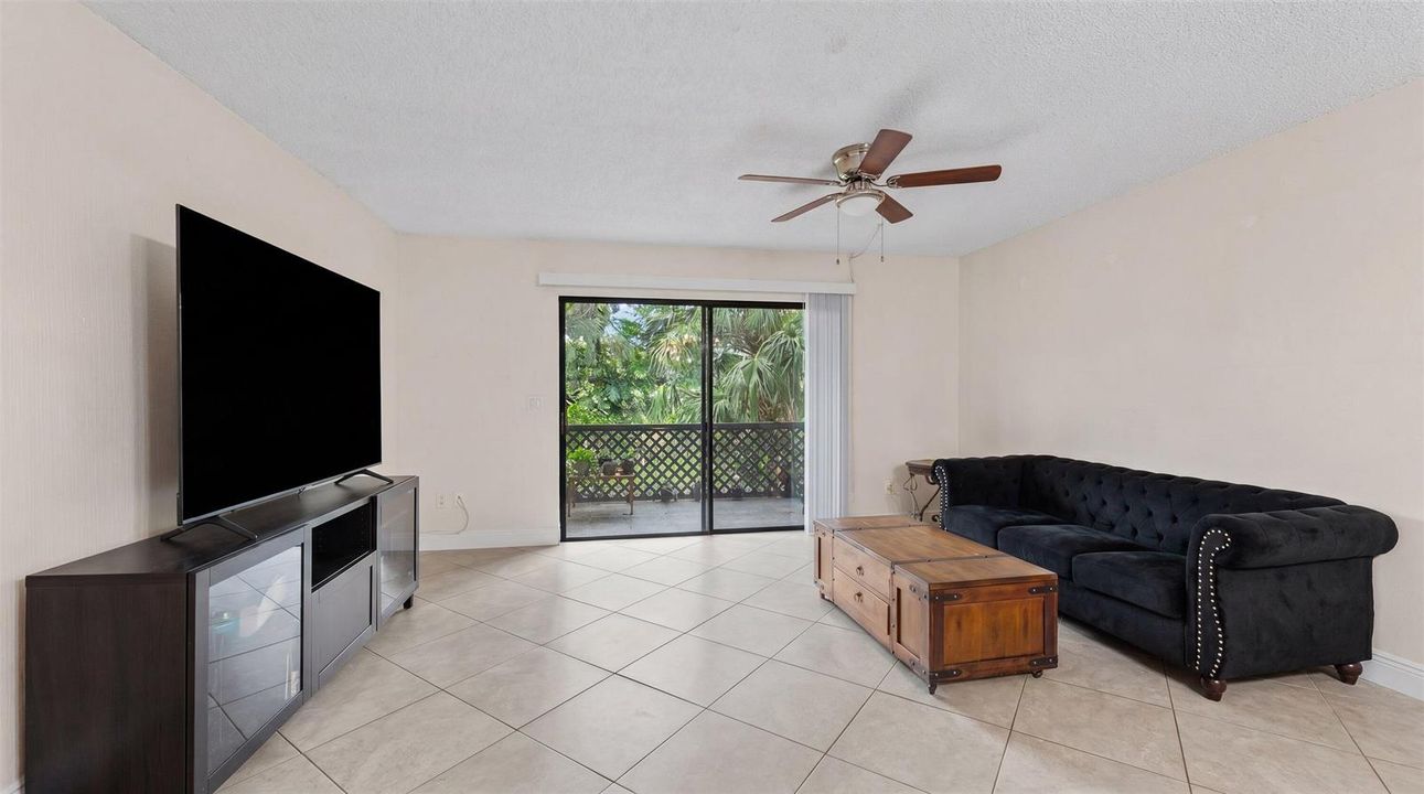 04-1303 Lakeview Dr E 4