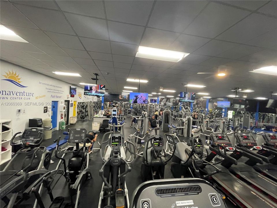 На продажу: $310,000 (2 спален, 2 ванн, 1235 Квадратных фут)