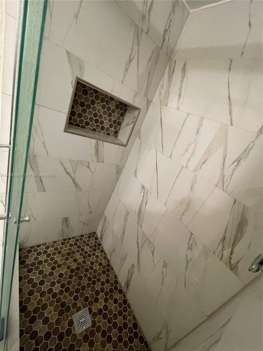 На продажу: $310,000 (2 спален, 2 ванн, 1235 Квадратных фут)