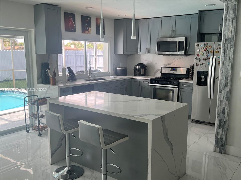 На продажу: $615,000 (4 спален, 4 ванн, 1599 Квадратных фут)