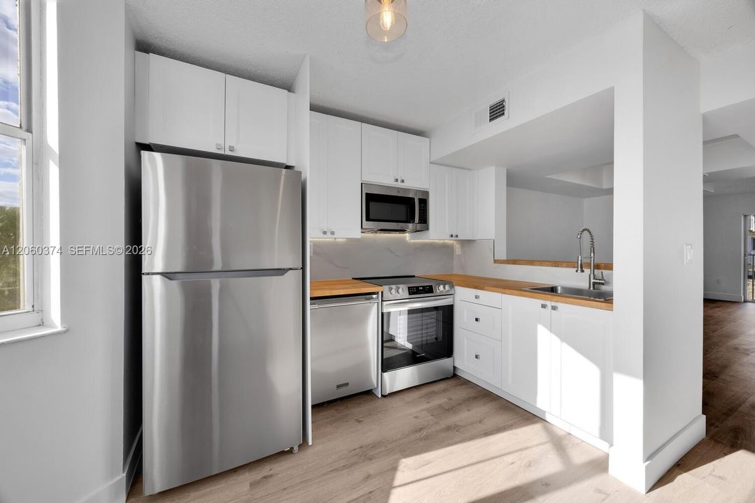 На продажу: $464,900 (3 спален, 2 ванн, 1560 Квадратных фут)