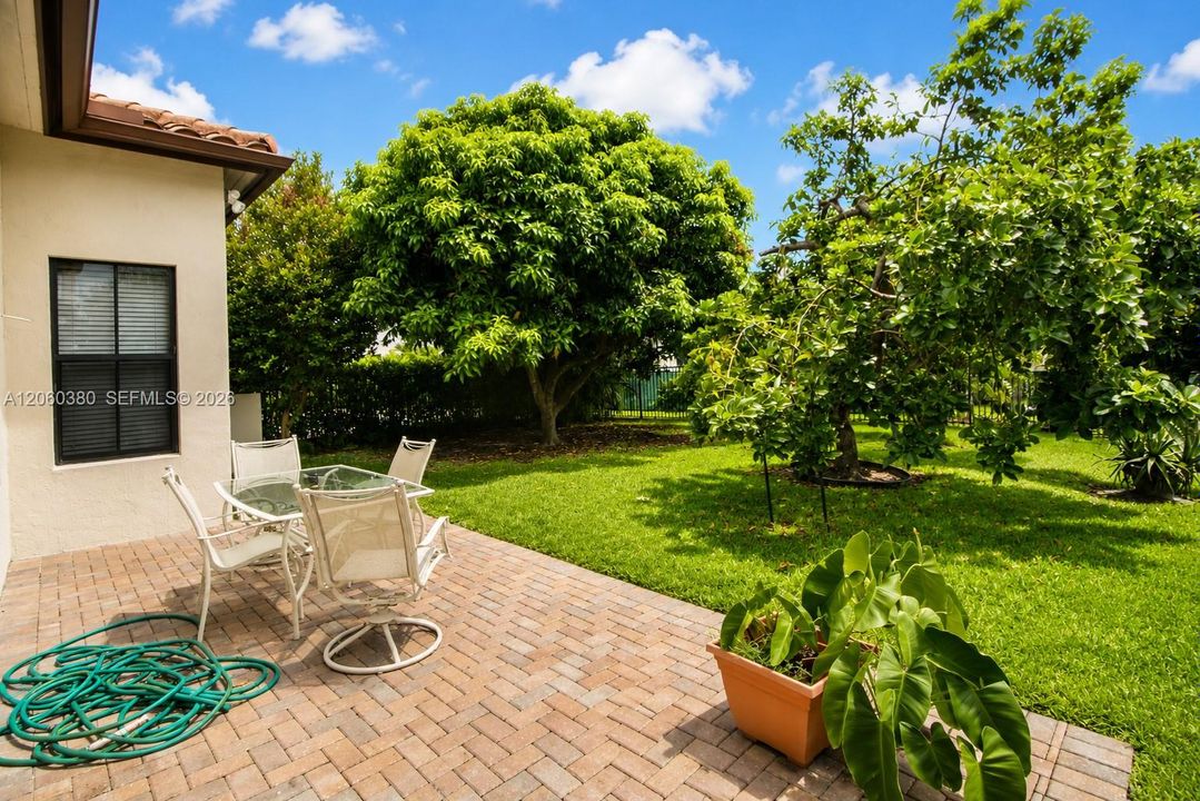For Sale: $1,195,000 (4 beds, 3 baths, 2320 Square Feet)