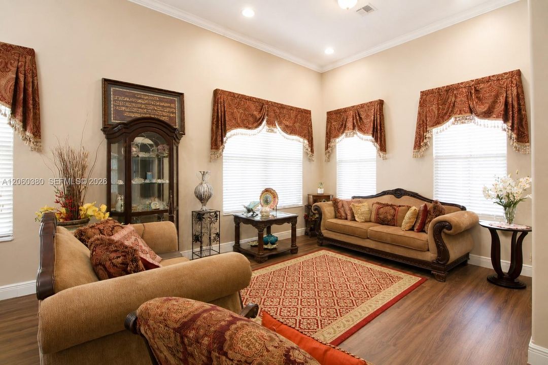 For Sale: $1,195,000 (4 beds, 3 baths, 2320 Square Feet)